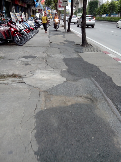 IMG 20131116 155224 Bangkok Pavement