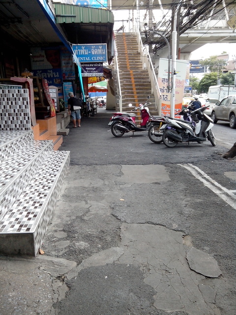 IMG 20131123 144704 Bangkok Pavement