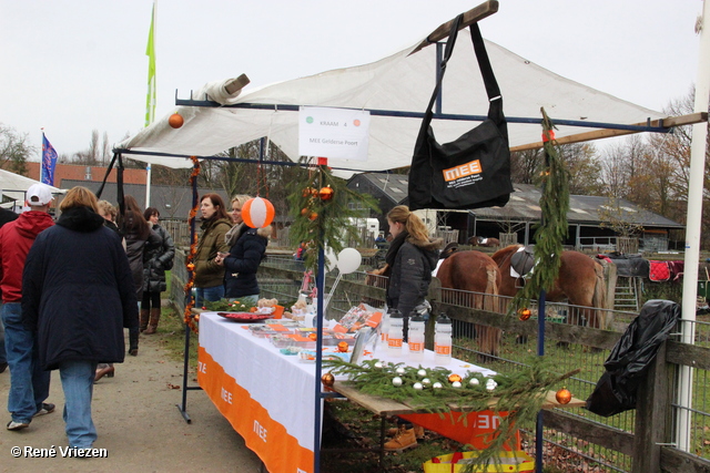 R.Th.B.Vriezen 2013 12 15 9019 Wijkplatform Presikhaaf Kerstmarkt Park Presikhaaf en Winkelcentrum zondag 15 december 2013