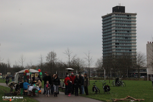 R.Th.B.Vriezen 2013 12 15 9059 Wijkplatform Presikhaaf Kerstmarkt Park Presikhaaf en Winkelcentrum zondag 15 december 2013