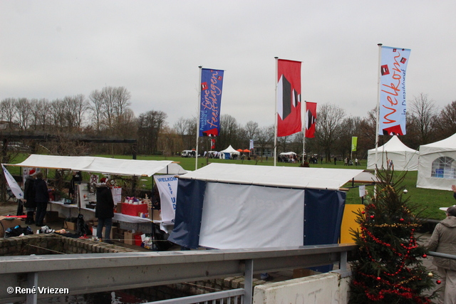 R.Th.B.Vriezen 2013 12 15 9071 Wijkplatform Presikhaaf Kerstmarkt Park Presikhaaf en Winkelcentrum zondag 15 december 2013