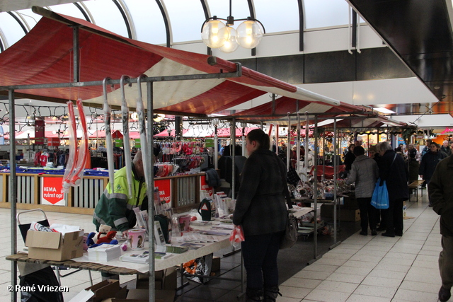 R.Th.B.Vriezen 2013 12 15 9083 Wijkplatform Presikhaaf Kerstmarkt Park Presikhaaf en Winkelcentrum zondag 15 december 2013