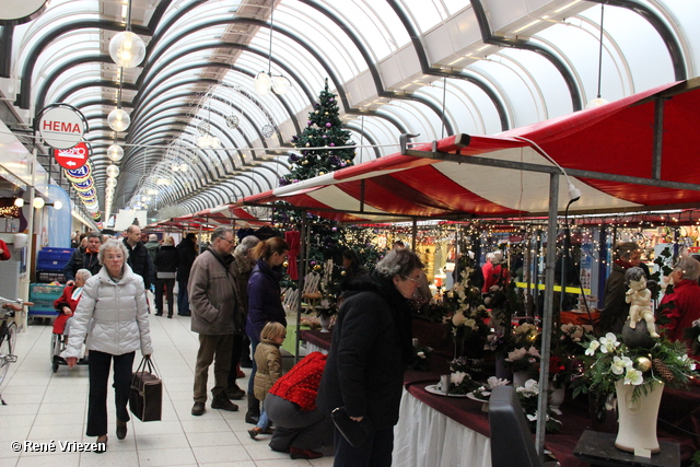 R.Th.B.Vriezen 2013 12 15 9085 Wijkplatform Presikhaaf Kerstmarkt Park Presikhaaf en Winkelcentrum zondag 15 december 2013