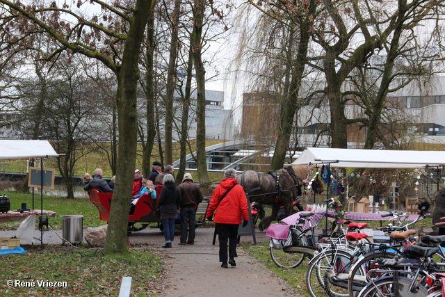 R.Th.B.Vriezen 2013 12 15 9139 Wijkplatform Presikhaaf Kerstmarkt Park Presikhaaf en Winkelcentrum zondag 15 december 2013