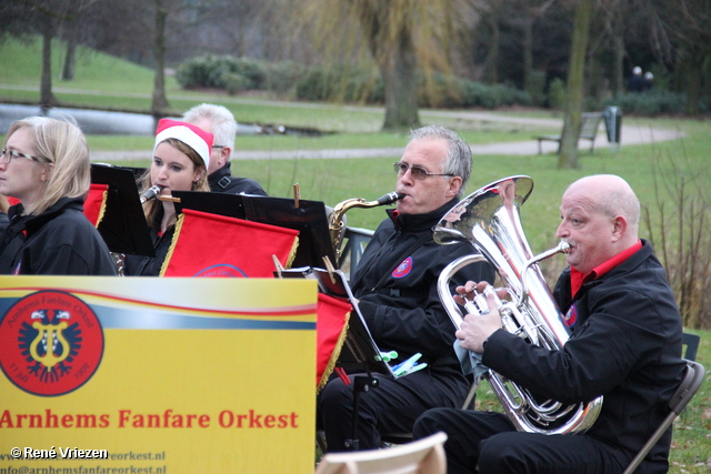 R.Th.B.Vriezen 2013 12 15 9173 Wijkplatform Presikhaaf Kerstmarkt Park Presikhaaf en Winkelcentrum zondag 15 december 2013