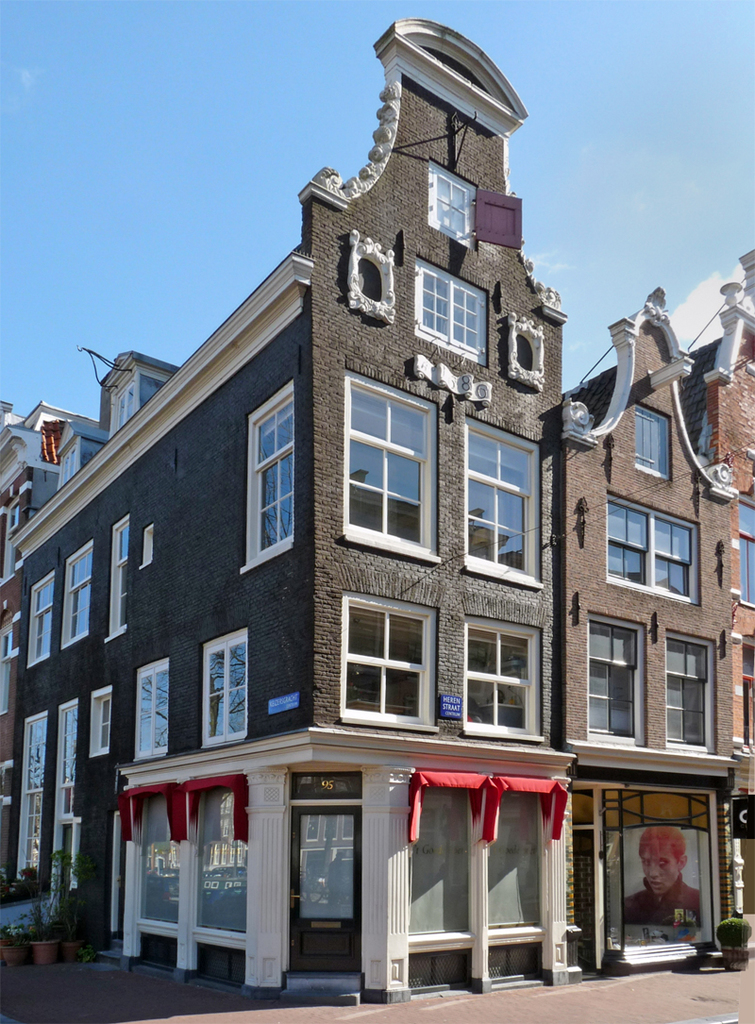 klokgevels800pxP1260318kopiekopie - amsterdam