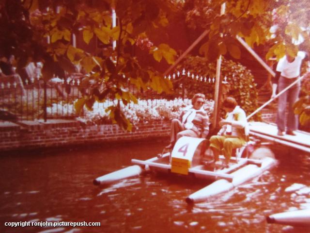 Ma op de waterfiets Uit het verleden