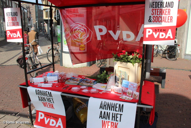 R.Th.B.Vriezen 2014 03 08 0877 PvdA Arnhem Kraam Land van de Markt Binnenstad Arnhem zaterdag 8 maart 2014