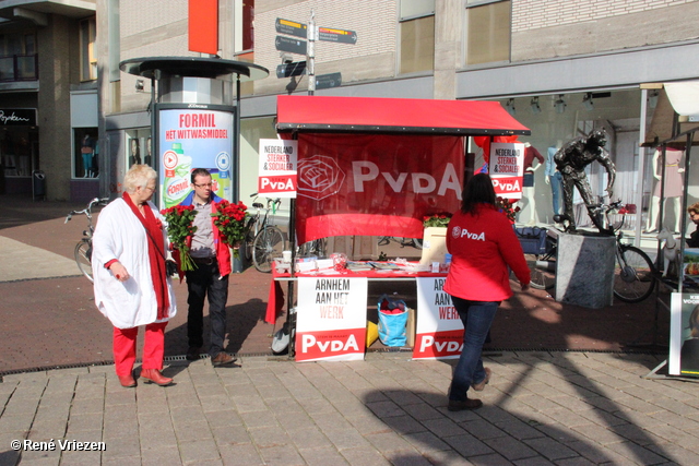 R.Th.B.Vriezen 2014 03 08 0883 PvdA Arnhem Kraam Land van de Markt Binnenstad Arnhem zaterdag 8 maart 2014