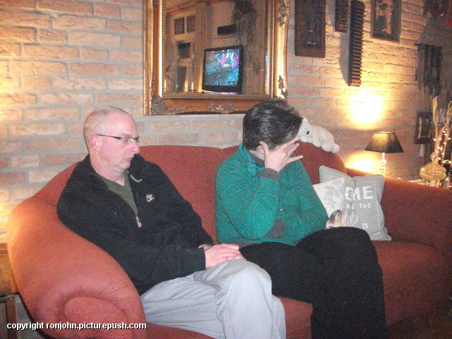 Paul en Esther en Henny op bezoek 08-03-14 08 In huis 2014