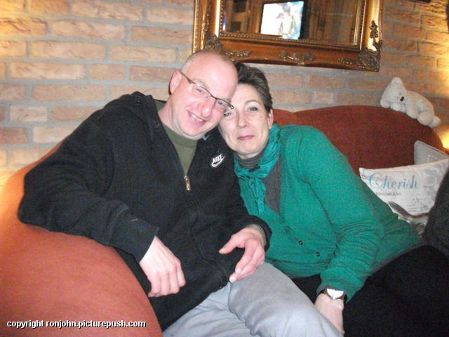 Paul en Esther en Henny op bezoek 08-03-14 04 In huis 2014