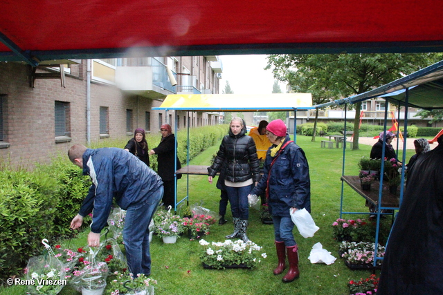 R.Th.B.Vriezen 2014 05 10 3372 WWP2 WijkOpFleurAktie Spuistraat Presikhaaf2 zaterdag 10 mei 2014