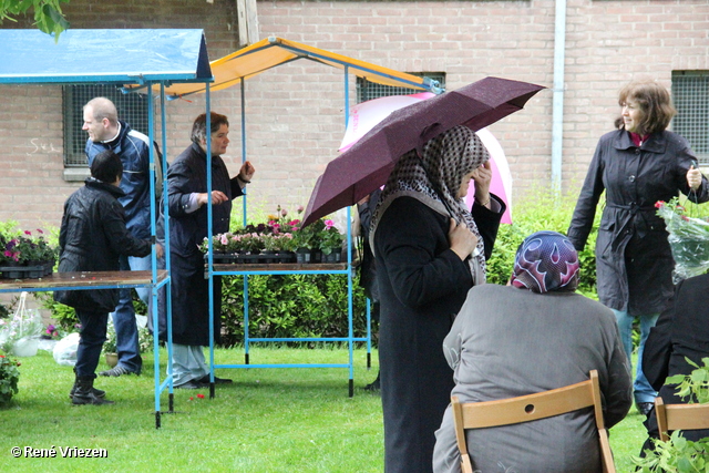 R.Th.B.Vriezen 2014 05 10 3385 WWP2 WijkOpFleurAktie Spuistraat Presikhaaf2 zaterdag 10 mei 2014