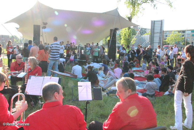 R.Th.B.Vriezen 2014 06 06 3573 Arnhems Fanfare Orkest Chuck-A-Luck Een kunstwerk voor Presikhaaf vrijdag 6 juni 2014