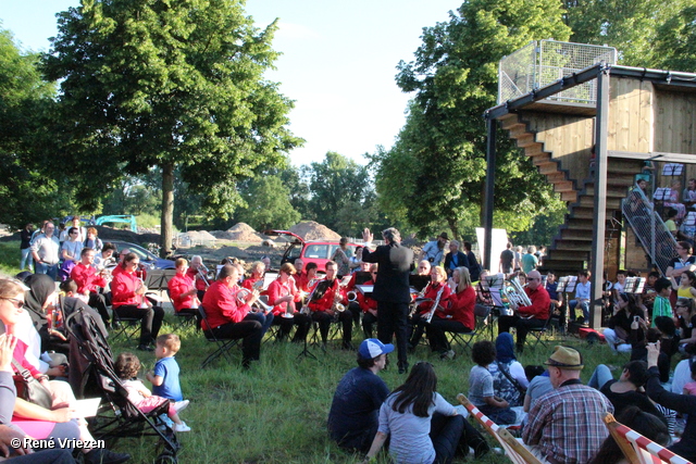 R.Th.B.Vriezen 2014 06 06 3605 Arnhems Fanfare Orkest Chuck-A-Luck Een kunstwerk voor Presikhaaf vrijdag 6 juni 2014