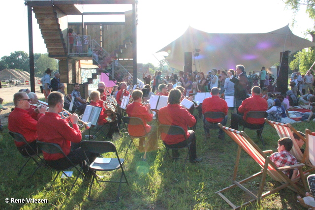 R.Th.B.Vriezen 2014 06 06 3617 Arnhems Fanfare Orkest Chuck-A-Luck Een kunstwerk voor Presikhaaf vrijdag 6 juni 2014