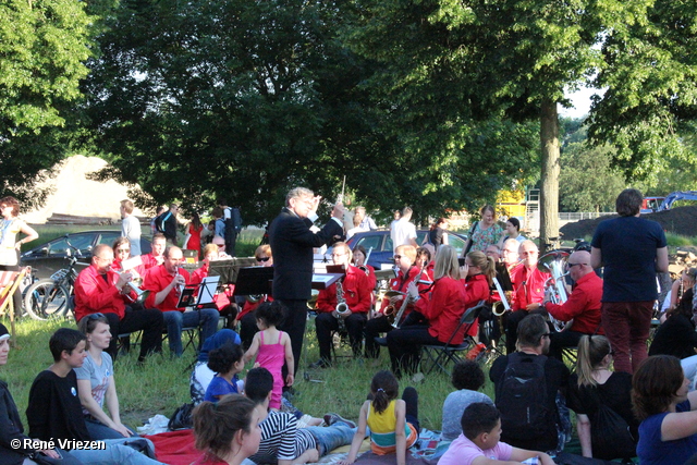 R.Th.B.Vriezen 2014 06 06 3621 Arnhems Fanfare Orkest Chuck-A-Luck Een kunstwerk voor Presikhaaf vrijdag 6 juni 2014