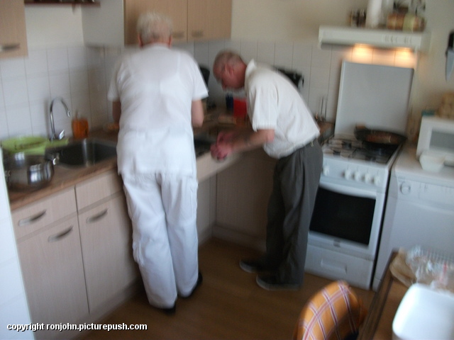 Hans en Riet op bezoek 21-06-14 (15) In huis 2014