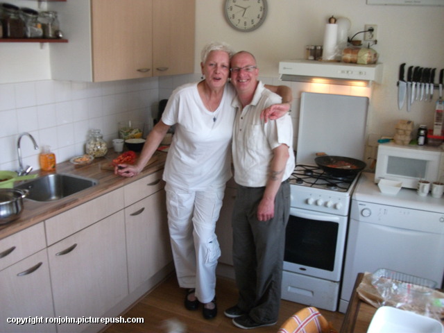 Hans en Riet op bezoek 21-06-14 (16) In huis 2014