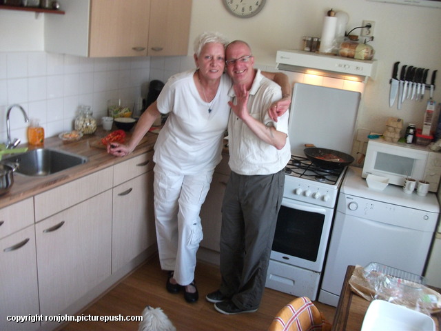 Hans en Riet op bezoek 21-06-14 (17) In huis 2014