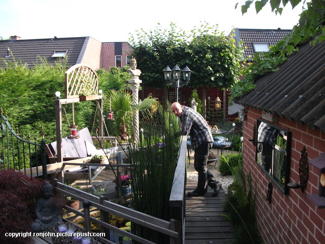 Hans en Riet op bezoek 21-06-14 (20) In de tuin 2013