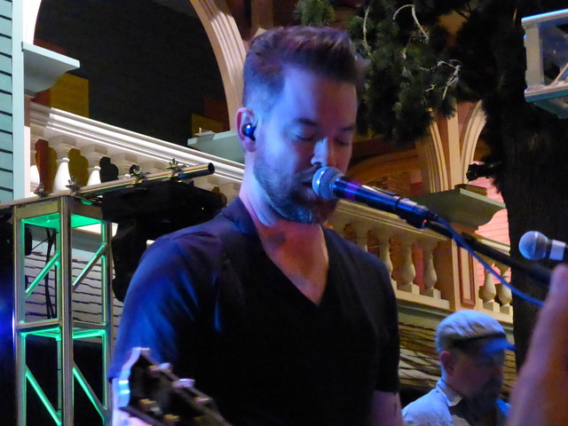 P1250836 David Cook - Atlantic City 07-19-2014