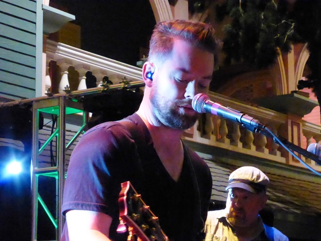 P1250912 David Cook - Atlantic City 07-19-2014