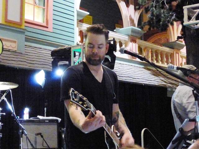 P1250993 David Cook - Atlantic City 07-19-2014