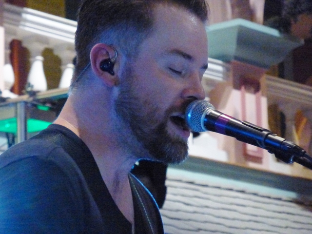 P1250998 David Cook - Atlantic City 07-19-2014