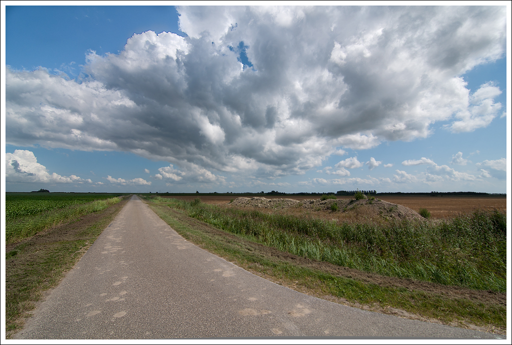 DSC 8047 Lijn-en wolkenspel kader-3 - 