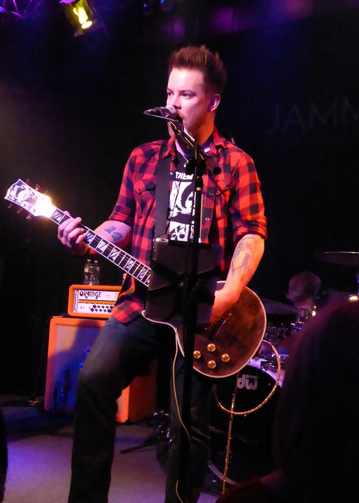 P1270484 David Cook - Jammin' Java 12-2-2014
