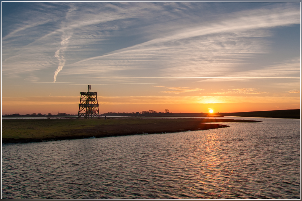 DSC 9658 Uitzicht naar de toren kader recht - 