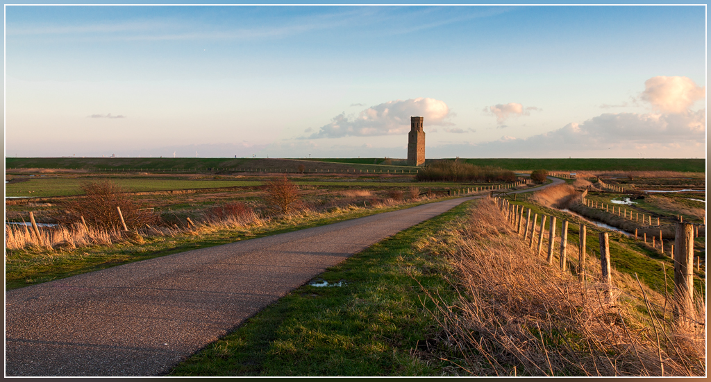  DSC9710 Road to the tower - 