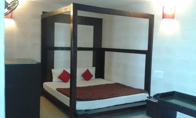 Royal Deluxe Room Cheap Jaipur Hotels