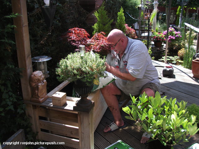 Buitenbar en plantenbakken 16-07-15 (41) De grote tuinklusdag 16-07-15