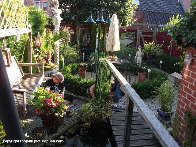 Tuin - nieuwe lantaarn 12-08-15 09 In de tuin 2016