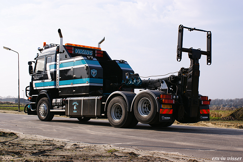 143sleeper 033-border S-U-P-E-R