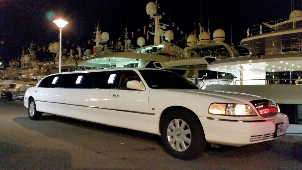 White Lincoln Limo Picture Box