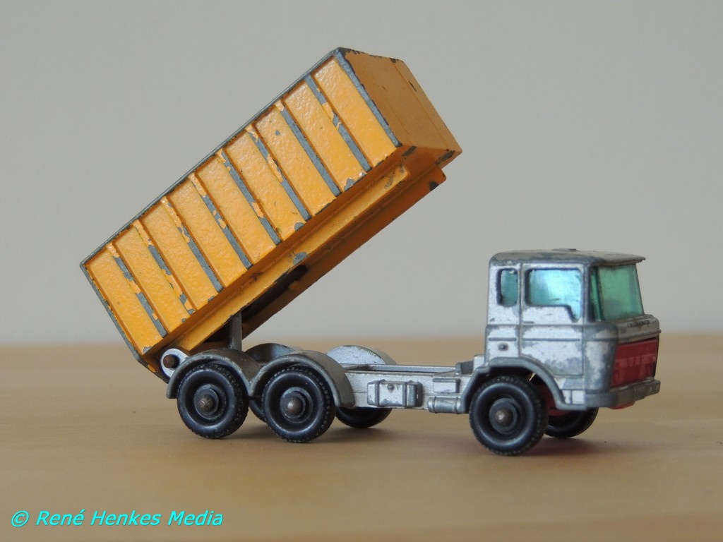 Matchbox Series No 47 DAF Tipper Container Truck ( - 