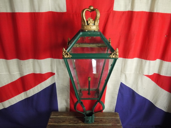 hampton-court-royal-lamp-post BYgones