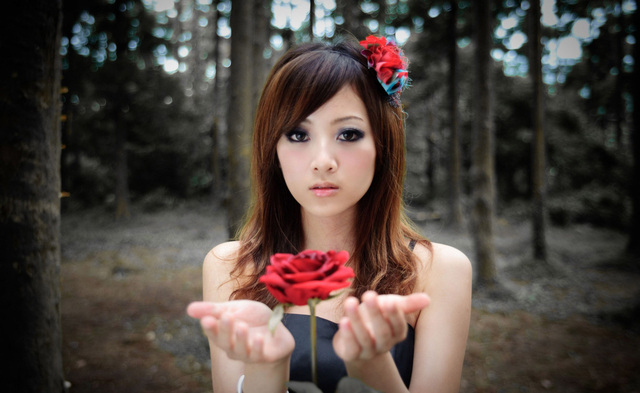 6910077-cute-girls-and-roses-wallpaper-hd http://divinenutrions.com/miracle-bust-scam-on-peak