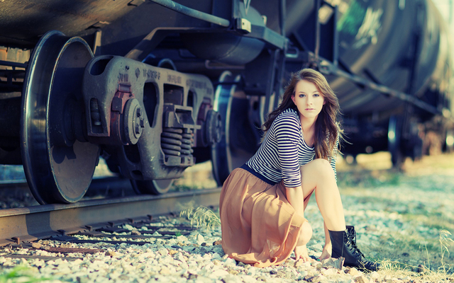 Beautiful-Girl-on-railway-trackHD Picture Box