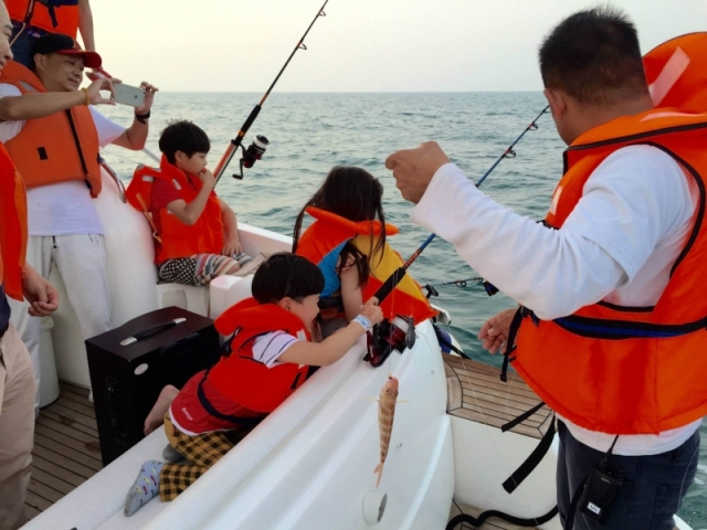 fishing in dubai Cozmo Yachts