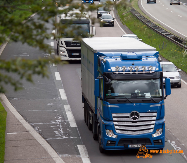 Keep on trucking 2016-2 View from a bridge 2016 powered by www.truck-pics.eu