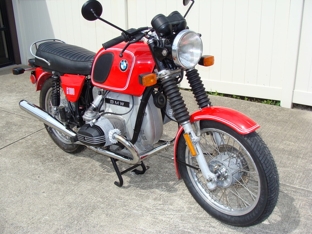 1976 R90-1000 (16) 4971818 1976 R90/6 1000cc Custom, RED