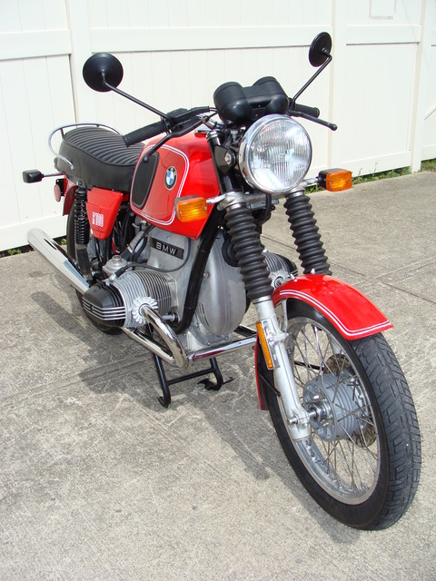1976 R90-1000 (23) 4971818 1976 R90/6 1000cc Custom, RED