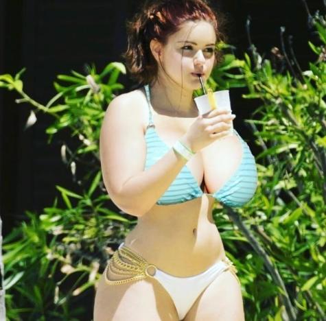 ariel-winter-photoshopped-boobs Picture Box