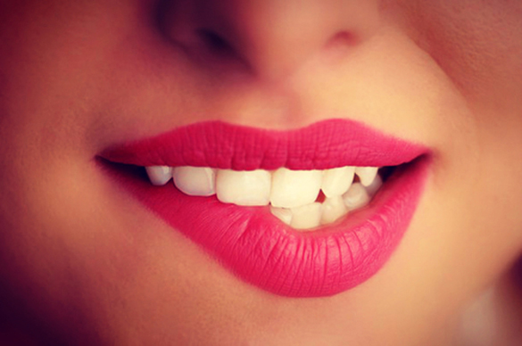 white-teeth-flirty-girl-biting-lips http://www.muscle4power.com/soleilglo/