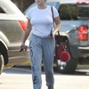 ariel-winter-shopping-groce... - Picture Box