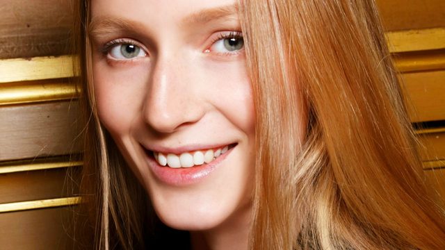 backstage-model-teeth-smile-natural-make-up-1220x6 Picture Box
